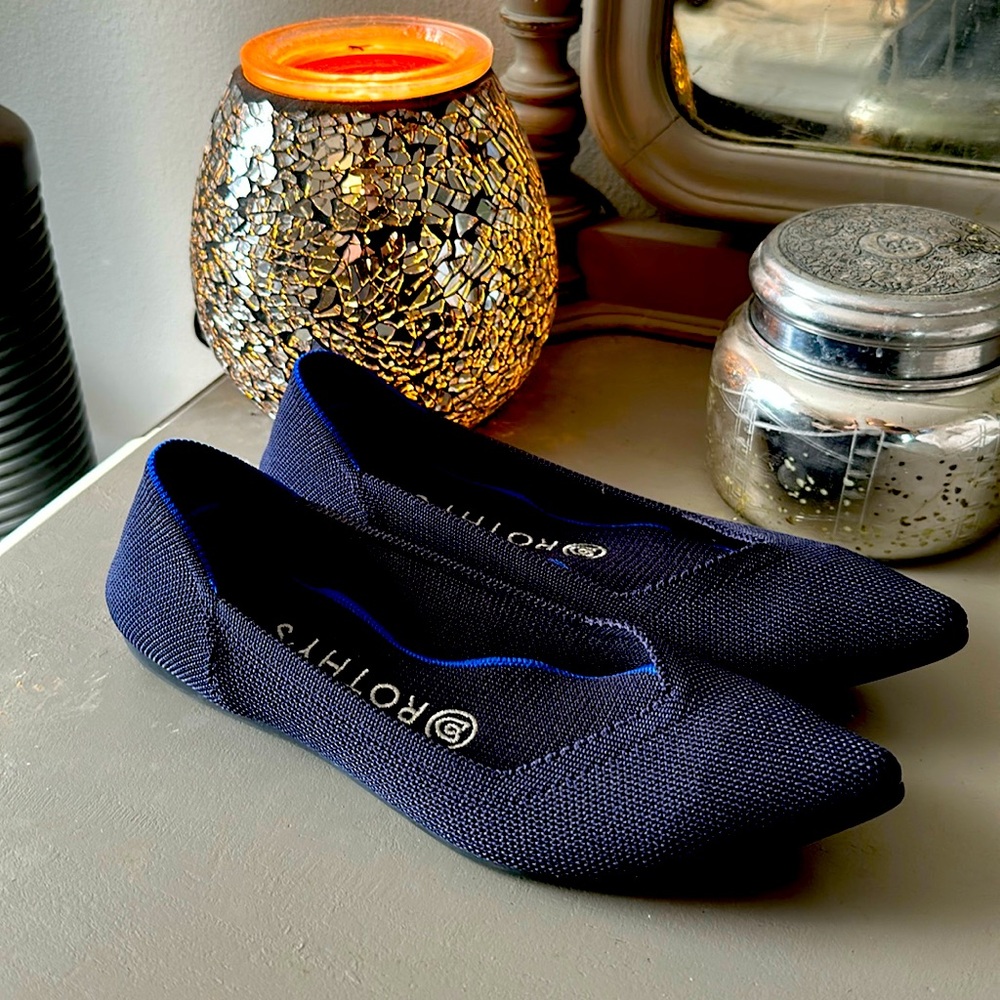 Rothy’s washable navy point shoes 6.5